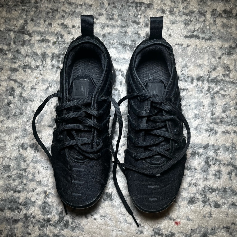 WOMEN'S NIKE AIR VAPORMAX PLUS RUNNING SHOES